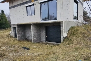Piękny piętrowy został wyposażony w okna na profilu Aluplast Intertec85