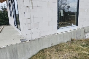 Piękny piętrowy został wyposażony w okna na profilu Aluplast Intertec85